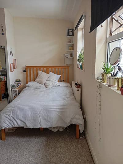 Lovely Double Room in Friendly House Share  Main Photo