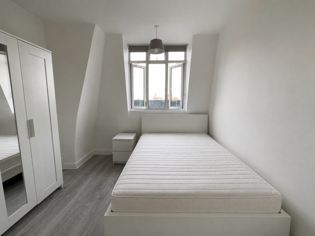 Room in a Shared Flat, Hadlow House, SE17 Main Photo