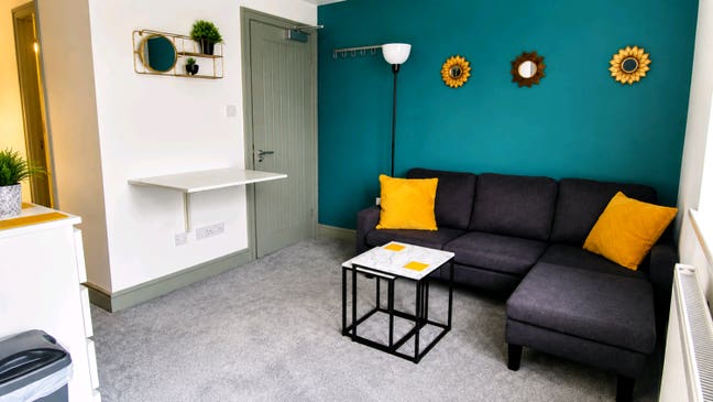 1 bed Old Town apartment in shared house Main Photo