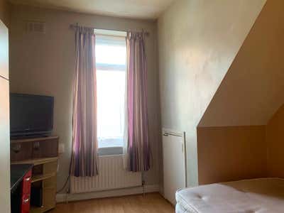 Spacious Single Room - 2 Minutes from Willesden Gr Main Photo