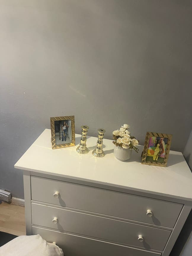 Double room,fully furnished,near shops,train, bus Main Photo