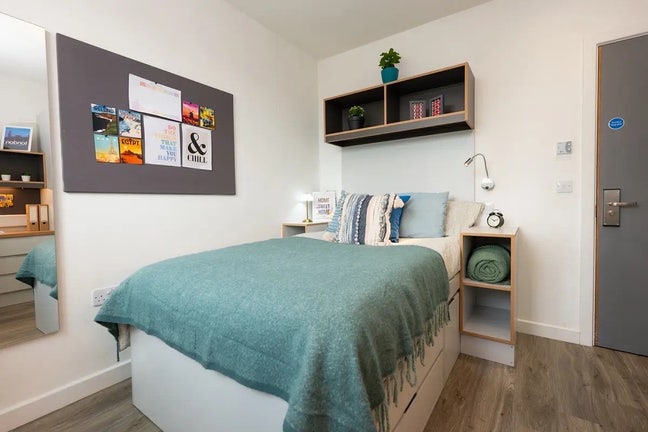 Cam Foundry Bronze Room | &pound;210pw | Available Sept Main Photo