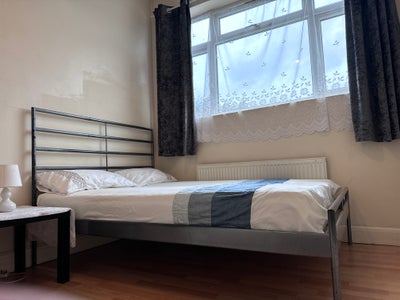 A  Furnished Double Room in Hayes  Main Photo