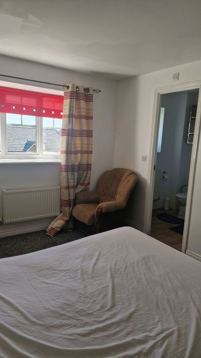 Room available now Family  Main Photo