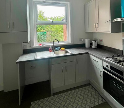 2 rooms available  in 2 bed house  Main Photo