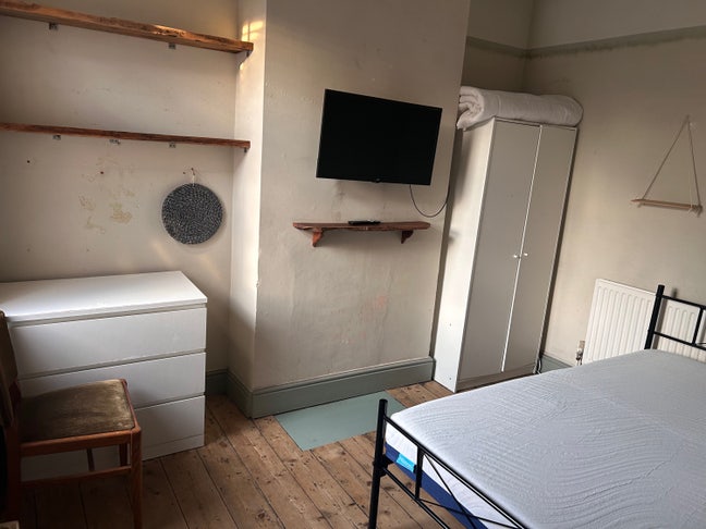 Large Double Room for Rent , by Old Town  Main Photo