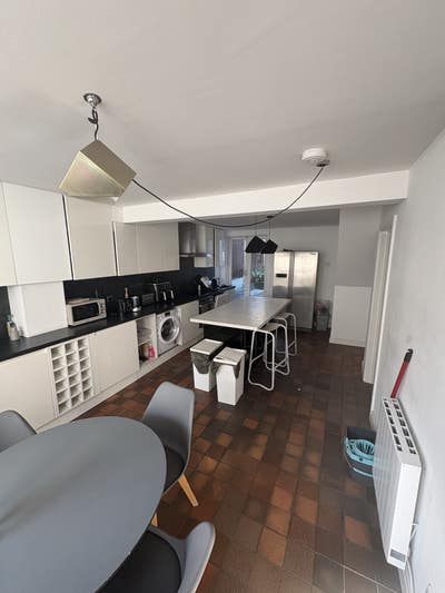 Bright Double Room in Huge Fulham House + Garden Main Photo