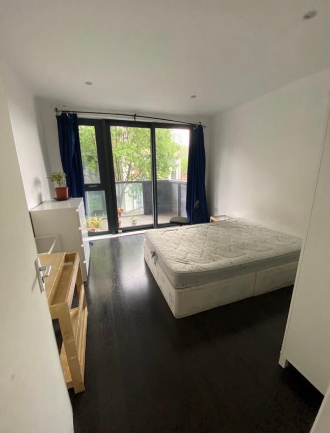 📍 Spacious Double Room with Balcony Access – E1  Main Photo