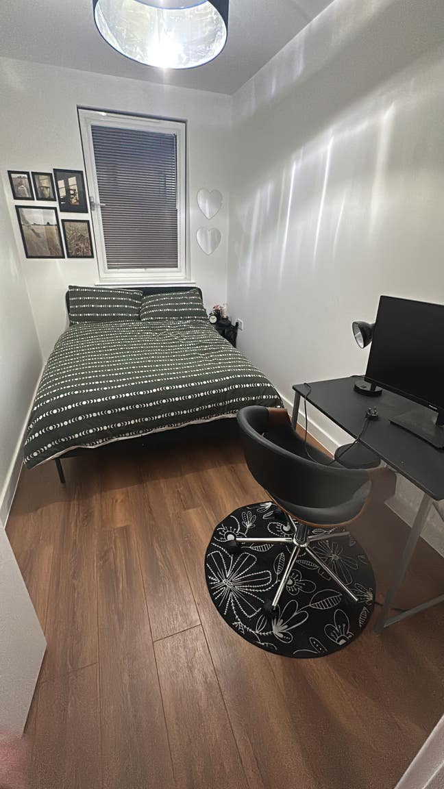 Modern bedroom in Seven Sisters Main Photo