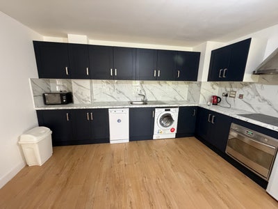 Newly renovated 2-Bed Apartment city center  Main Photo