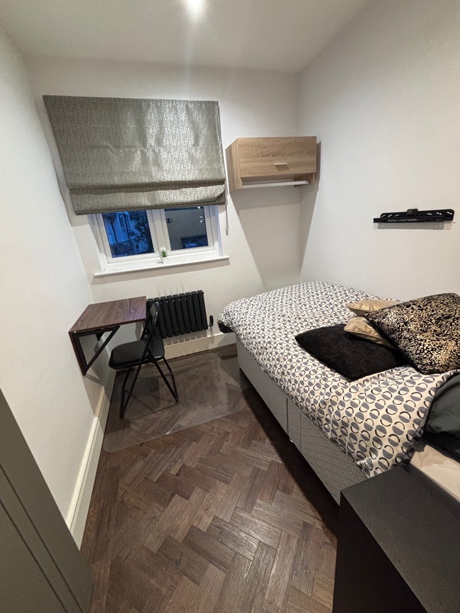 Single  Room in Modern Luxury Flat Main Photo