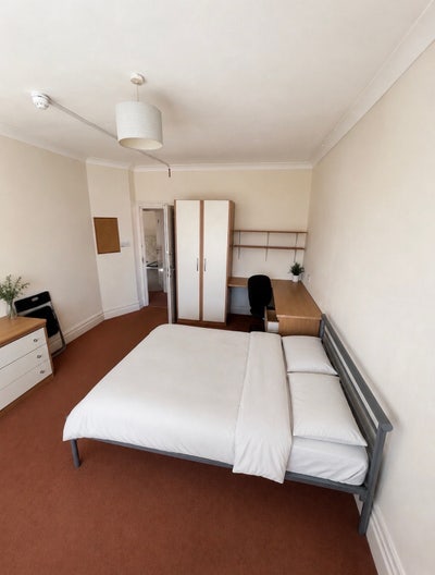 New double and single rooms available now Main Photo