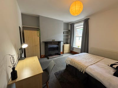 LARGE Room in Central Location  Main Photo