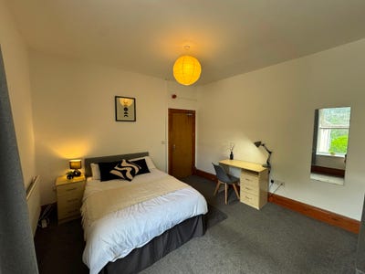 LARGE Room in Central Location  Main Photo