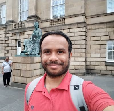 Working Professional Looking for En-Suite Room in  Main Photo