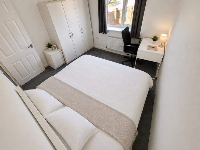 Modern Luxury Double Room Parking & Bills Included Main Photo