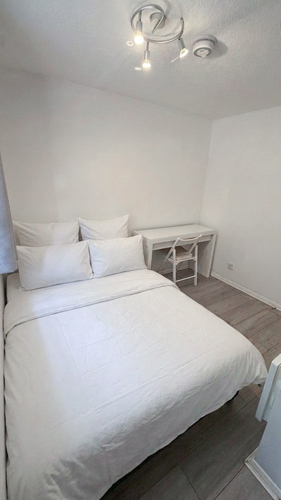 Double Room - Canary Wharf Main Photo