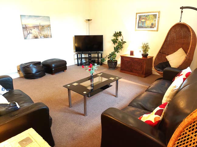 Ensuite double room, parking, by town centre Main Photo
