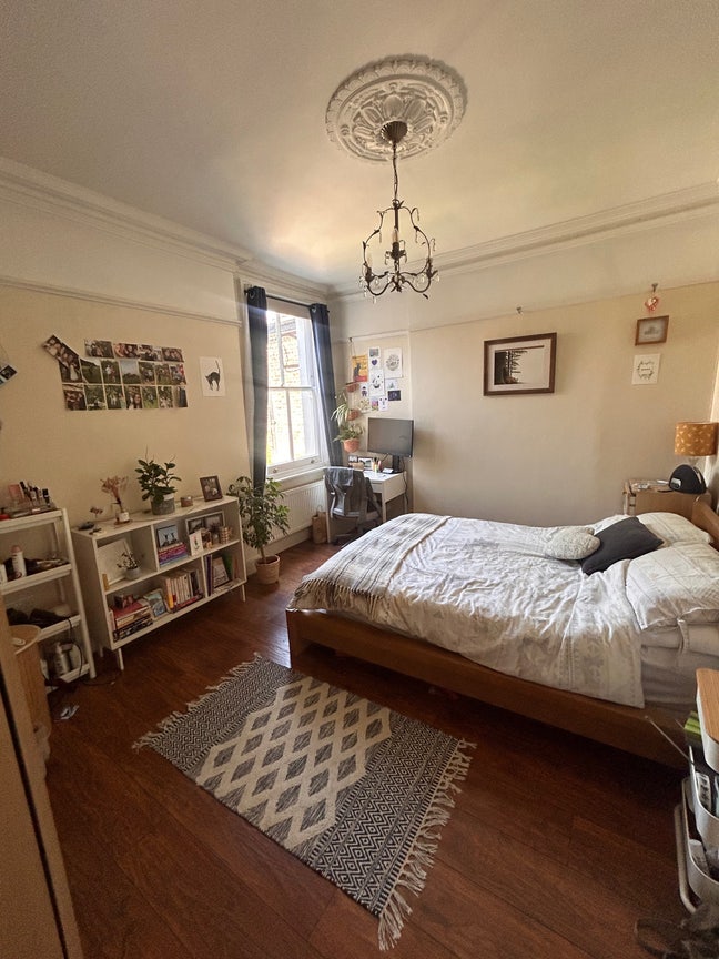 Beautiful double room available in Lewisham  Main Photo