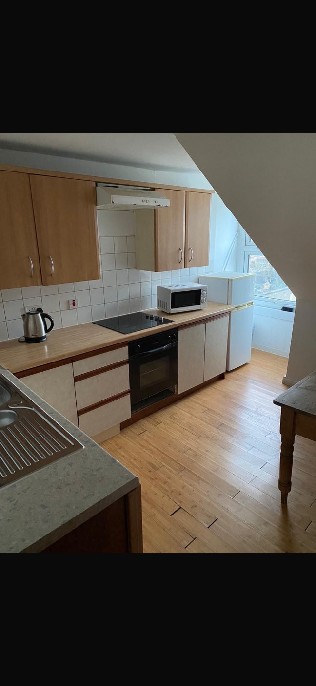 Large studio Stoke newington  bills not included  Main Photo