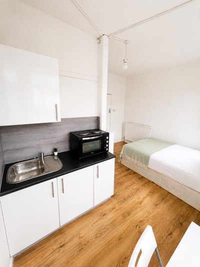 *Spacious Studio Flat Ready to Move in  Main Photo