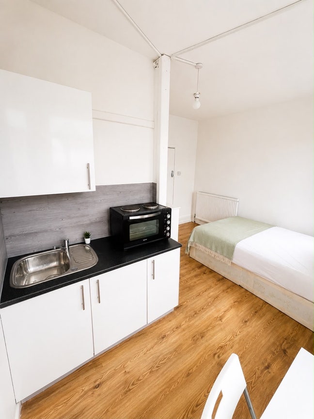 *Spacious Studio Flat Ready to Move in  Main Photo