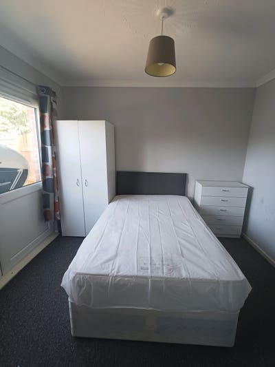 Double Room Walking Distance to Hospital & Town Main Photo