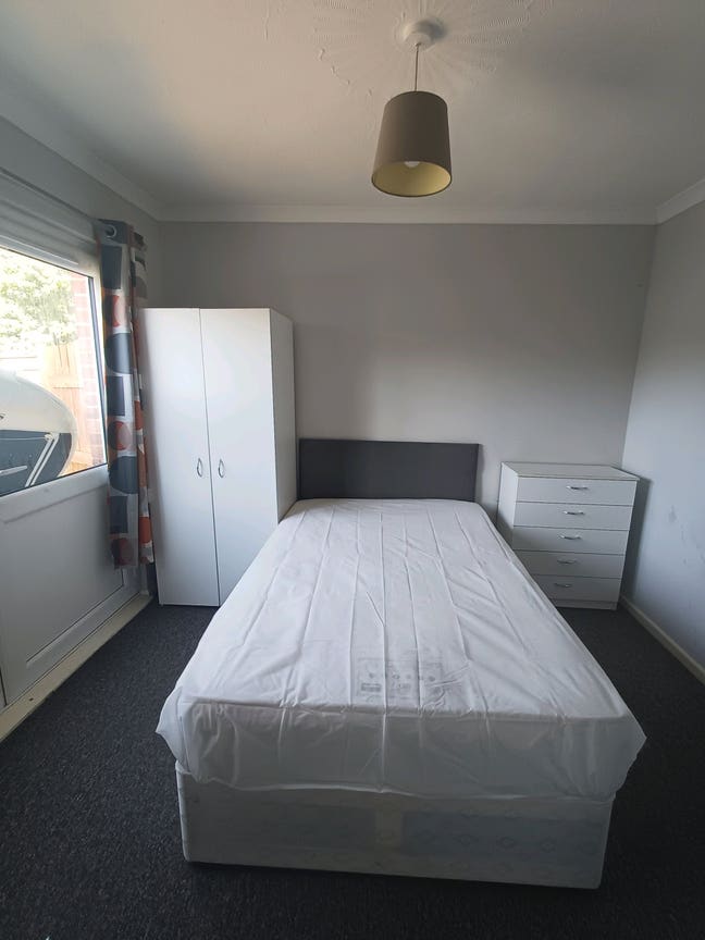Double Room Walking Distance to Hospital & Town Main Photo