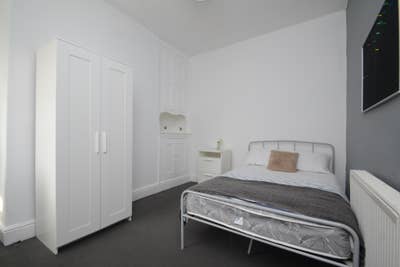 Large 8-Bed Student House in Popular Victoria Park Main Photo