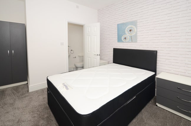 Double ensuite room at 59 Bedford Street Main Photo