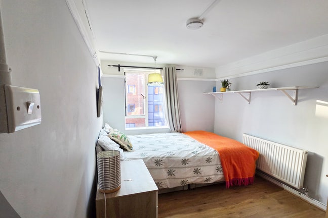Double Room -Balcony- Bills & Cleaning Included Main Photo