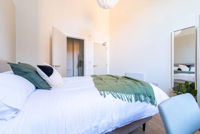 Zero Deposit Option Available, High-End Ensuite Main Photo