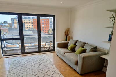 Double room in sunny London Fields Flat Main Photo