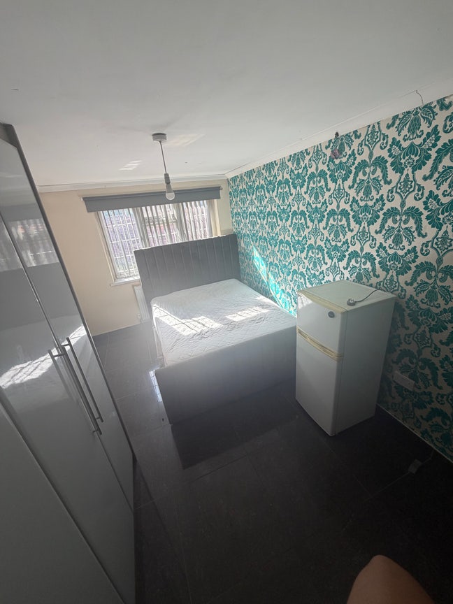 Two double rooms In Colnbrook  Main Photo