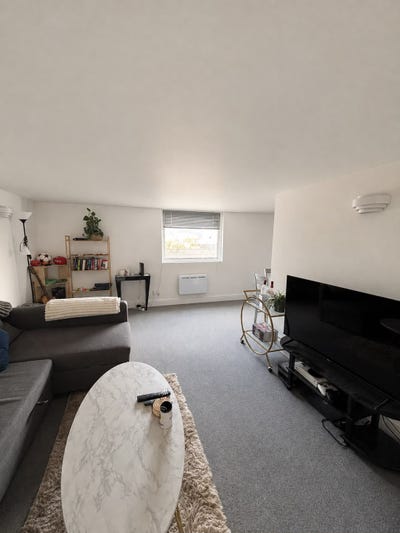 2 Bedroom Flat in Battersea, SW11 - October 1  Main Photo