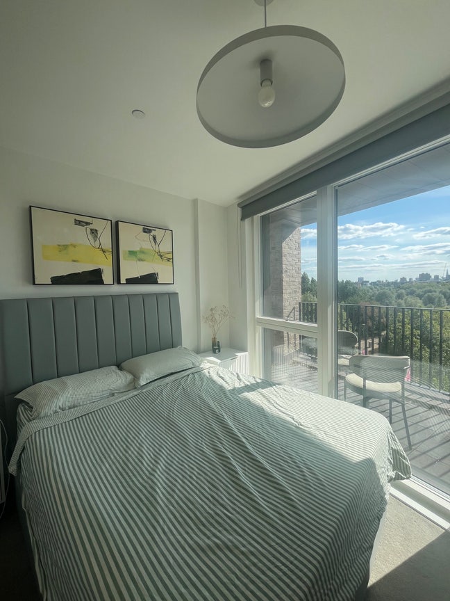 Room with views of London skyline and Olympic Park Main Photo