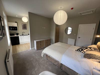Brand new, luxury studio en suites.  Main Photo