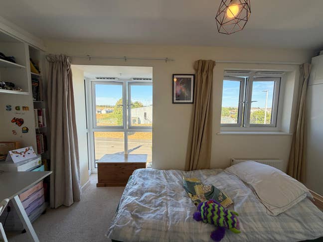 Room share in a family home ( iving landlord) Main Photo