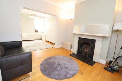 Newly Refurbished House-2 Amazing Double Rooms Main Photo