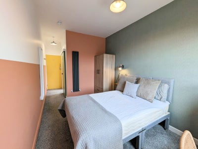 ** NEW Modern Luxury En Suite - No Bills To Pay! Main Photo