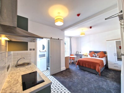 ** STUDIOS En Suites Near JQ - No Bills to Pay! Main Photo