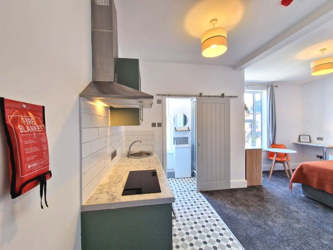 ** STUDIOS En Suites Near JQ - No Bills to Pay! Main Photo