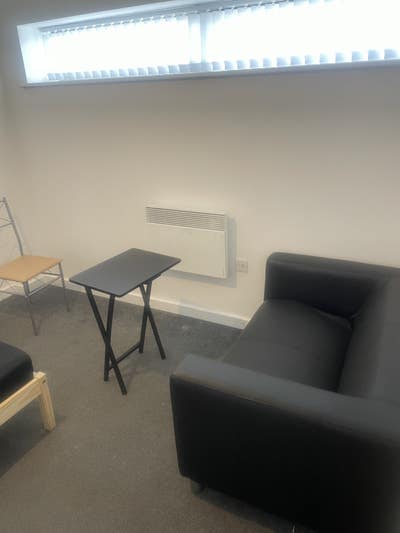This a new apartment located closer to oldham mump Main Photo