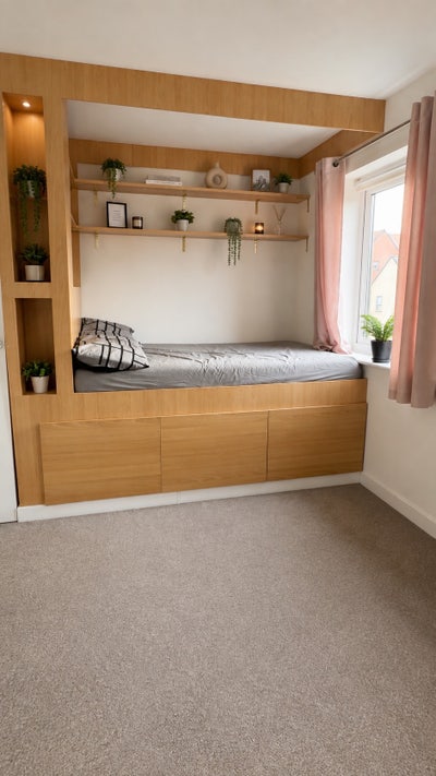 Big Ensuite Fully Furnished Room is available  Main Photo
