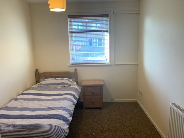 Room for Rent,All Bills inc,No Dep, Wifi, Skytv Main Photo