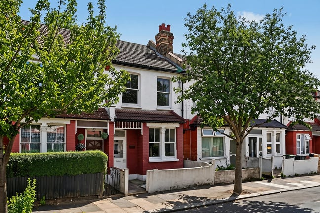 3 double bed Terraced house for rent in N17. Main Photo