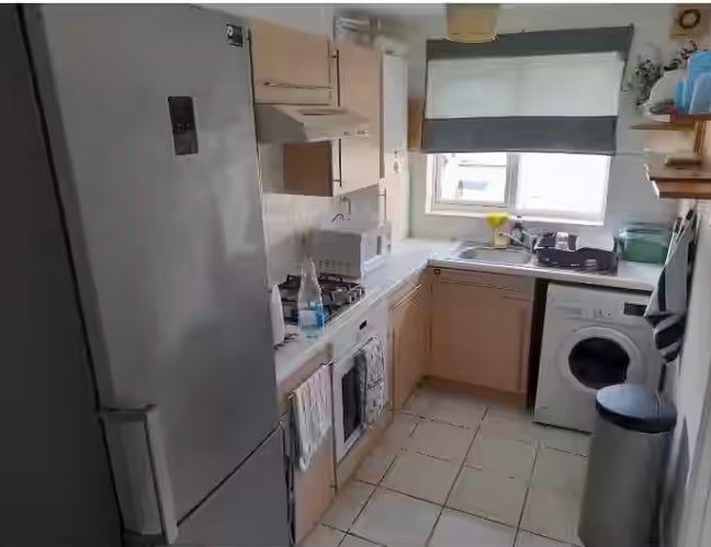Rooms Available in SE28 Near Elizabeth Line Main Photo