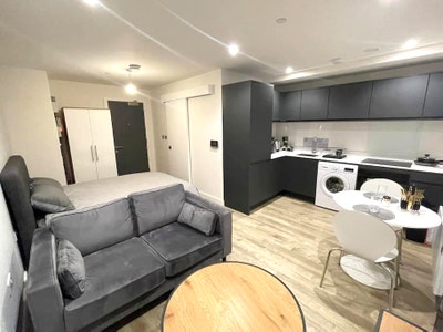 Furnished Studio Apartment | Trafford, Manchester Main Photo