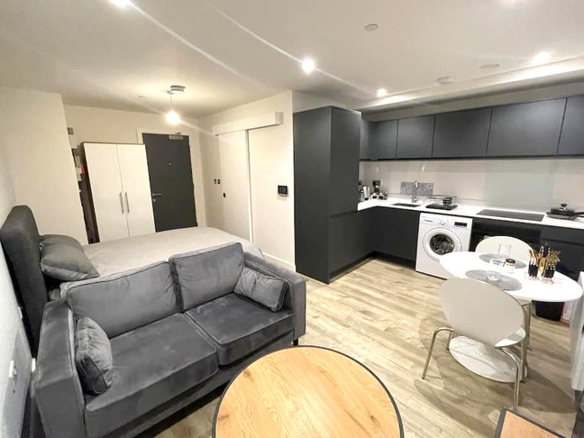 Furnished Studio Apartment | Trafford, Manchester Main Photo
