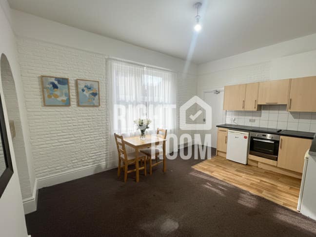 Newly Refurbished 1-Bed Aprtmnt in Woolston, SO19 Main Photo